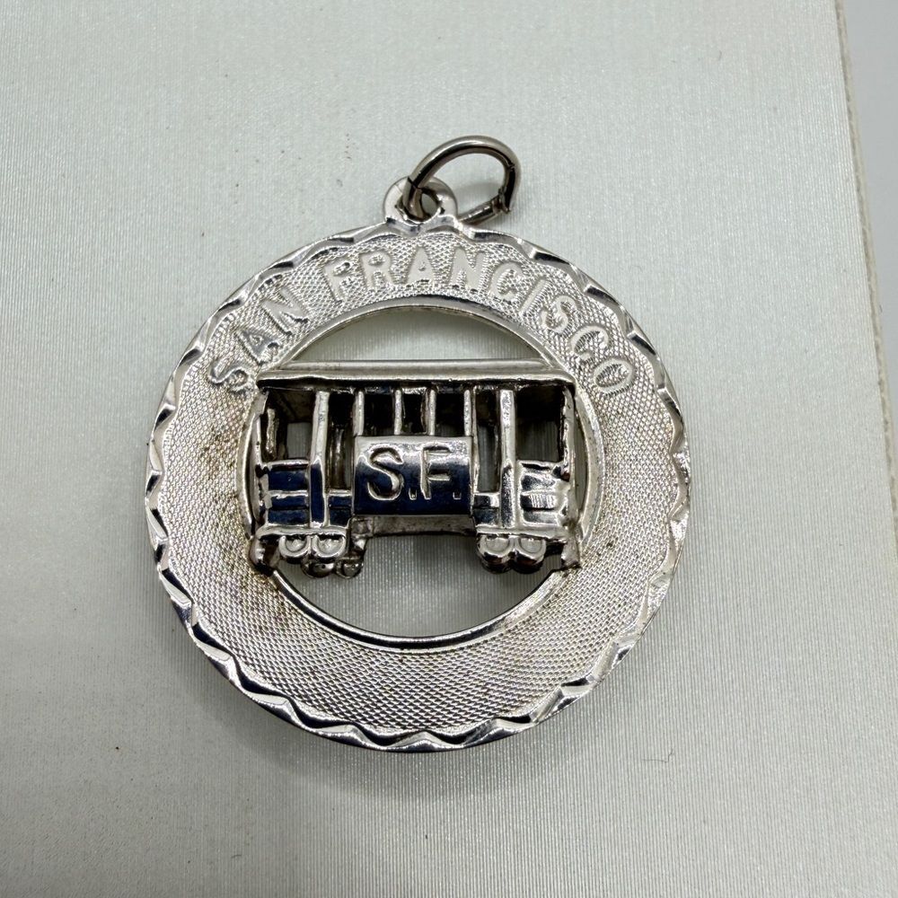 VTG 925 plated San Francisco with 3D‎ Cable car, Charm/Pendant!